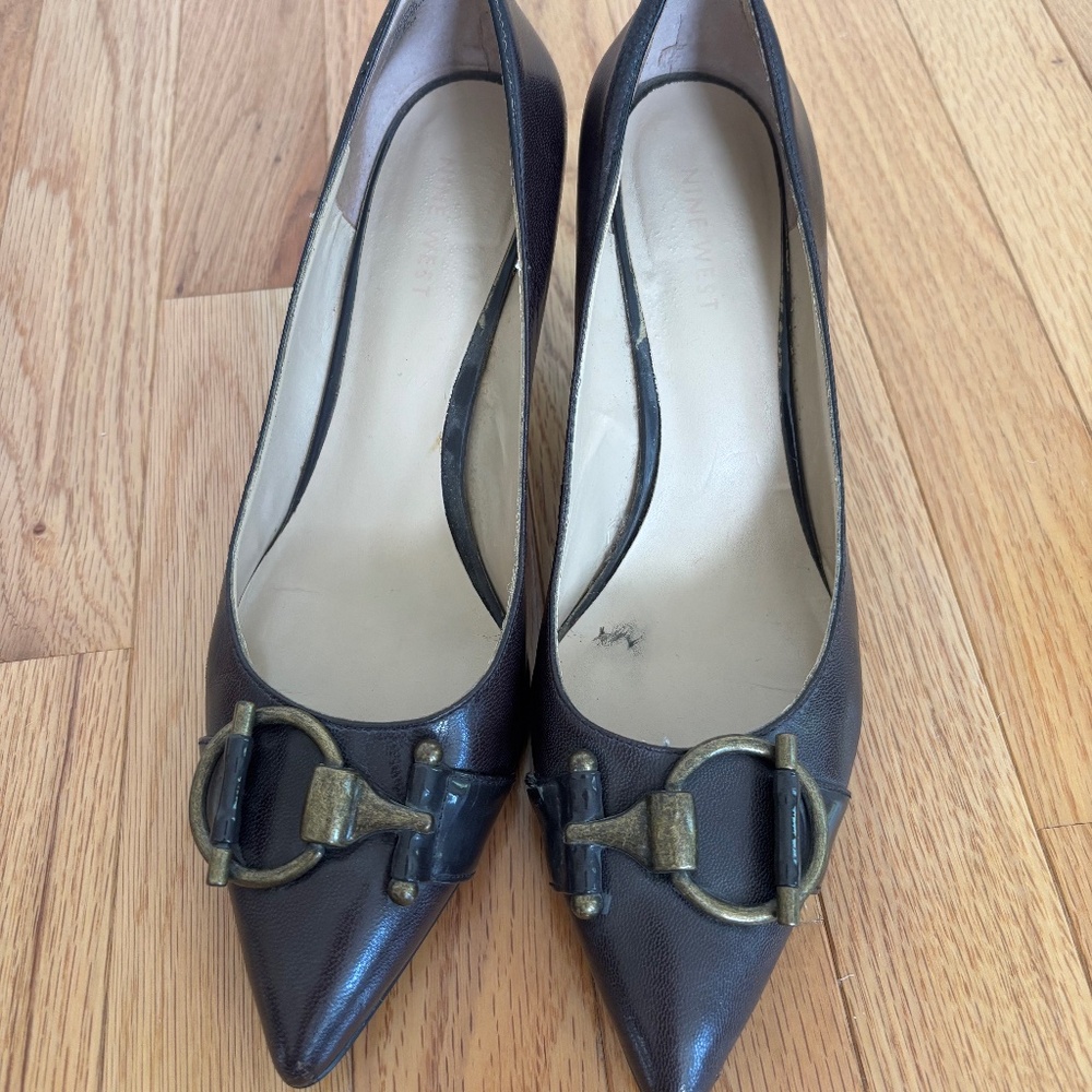 Nine West brown leather heels with buckle